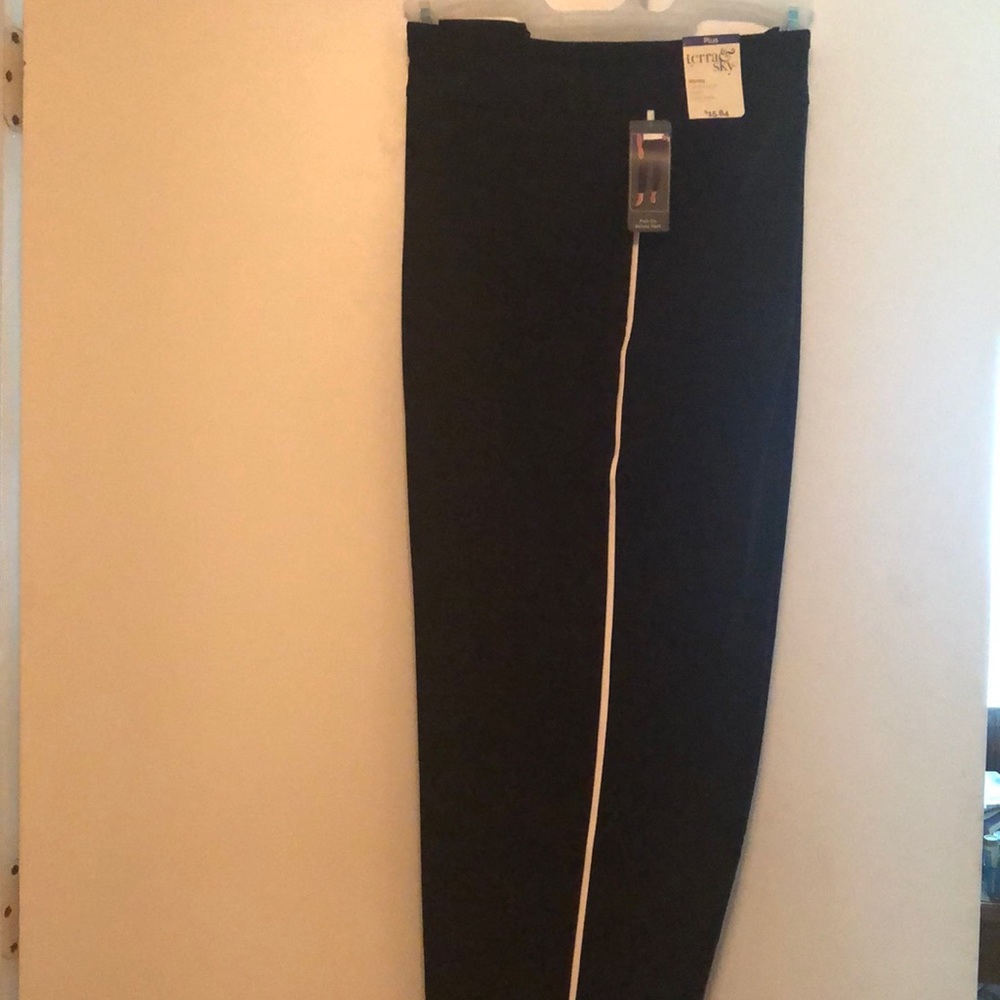 Terra & Sky 24W/26W black with white stripe down the sides